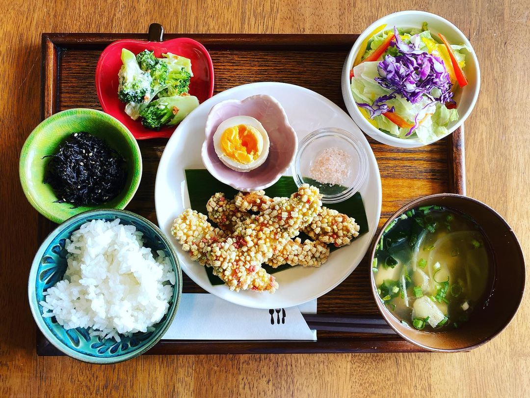 やんばるの恵みたっぷり 地元食材の身体に優しいランチとスイーツのカフェ Cafe帆風 Hokaze ほかぜ 沖縄県国頭郡東村