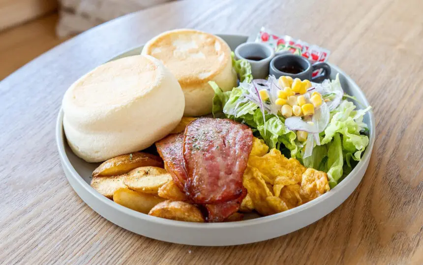 話題のお洒落カフェでふわふわパンケーキモーニングを楽しむ Trip Cafe Okinawa 沖縄県国頭郡恩納村