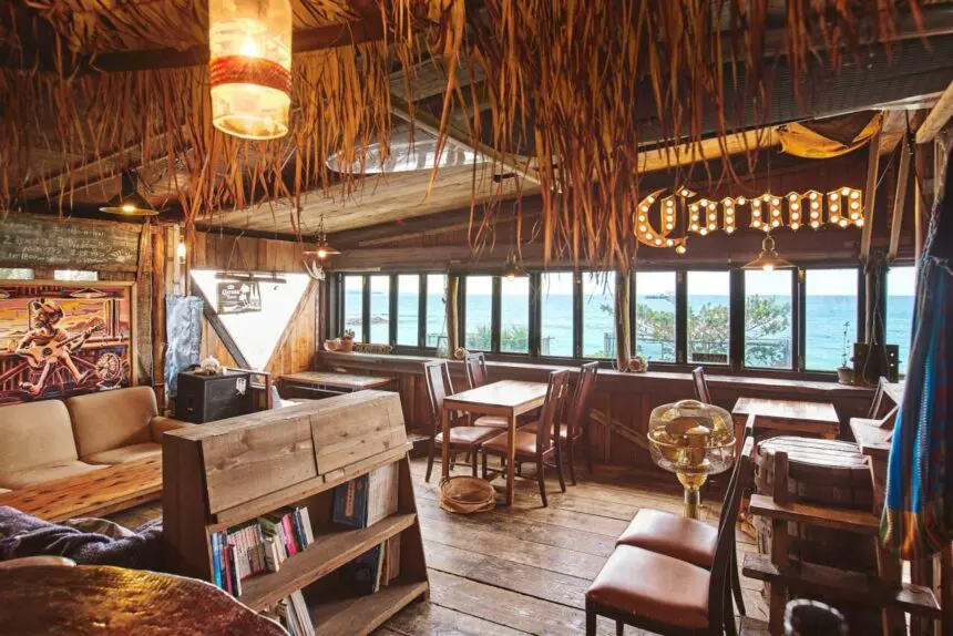青い空と海 サンセット 夜の海に光るムーンロードが最高な絶景南国カフェ Seaside Cafe Bluetrip シーサイドカフェ ブルートリップ 沖縄県名護市